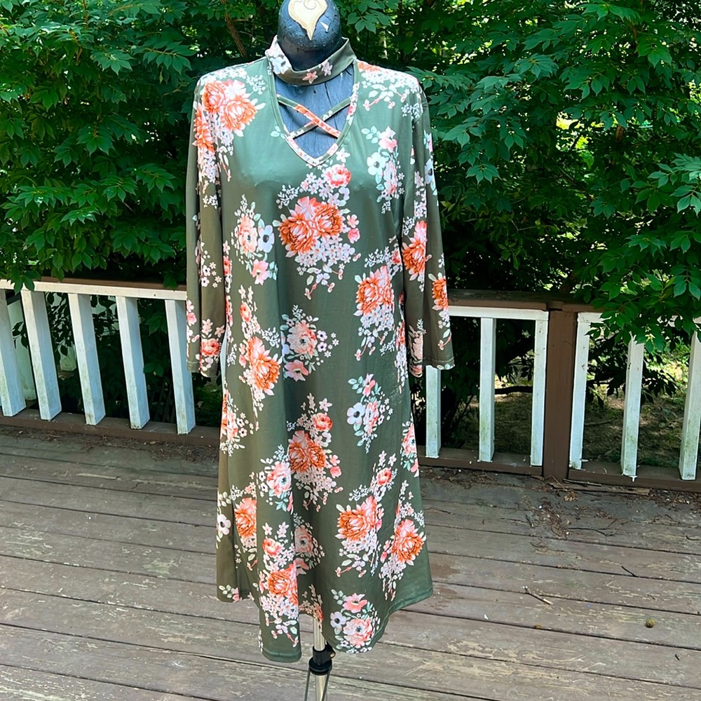Floral green quarter length sleeve dress